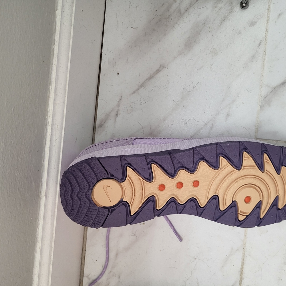 Nike Purple Athletic Shoes Low-Top Design - Picture 2 of 4
